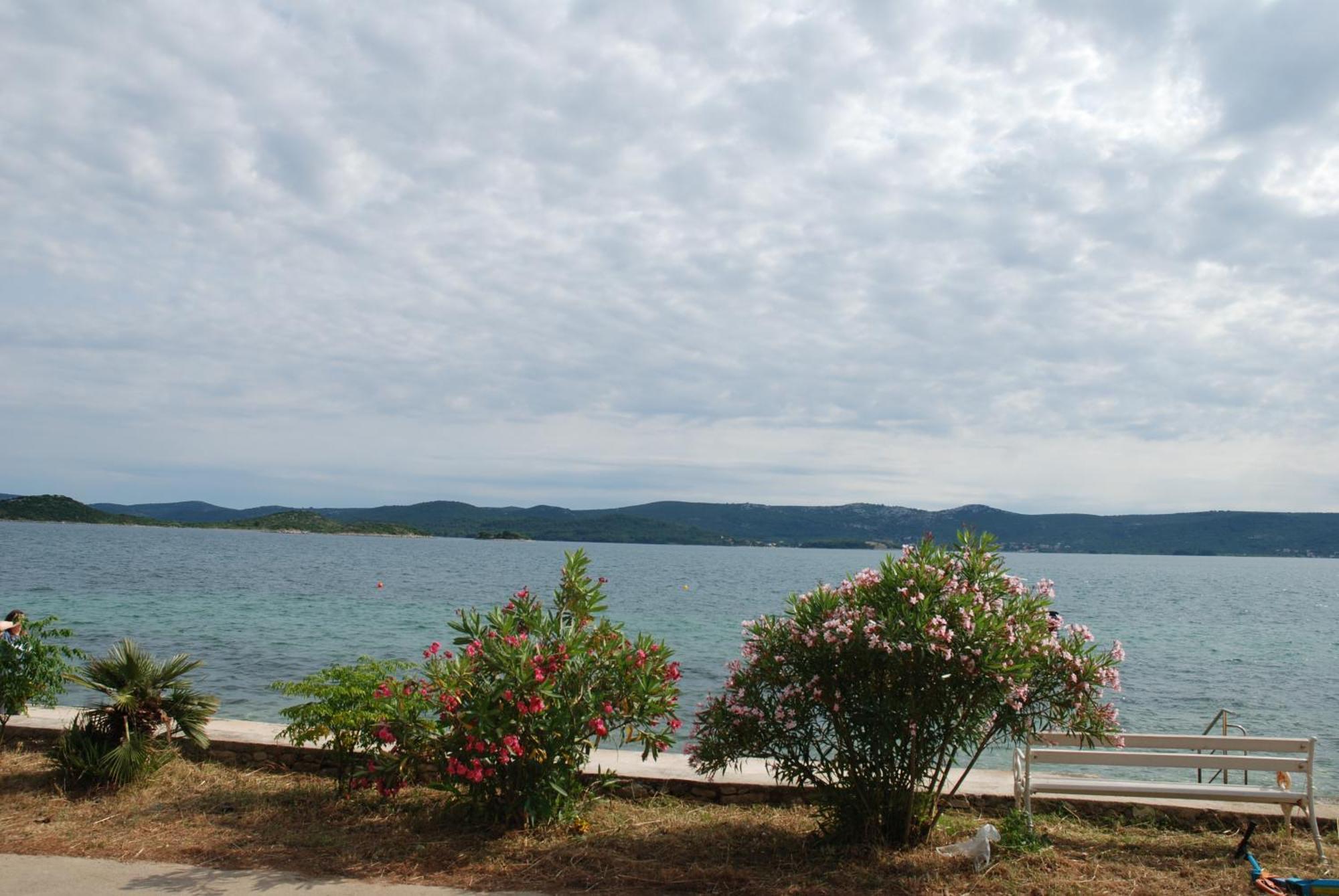 5 Meters From The Sea With Private Beach - 70M2 Colibri Sunset Apartments Sveti Petar  Buitenkant foto